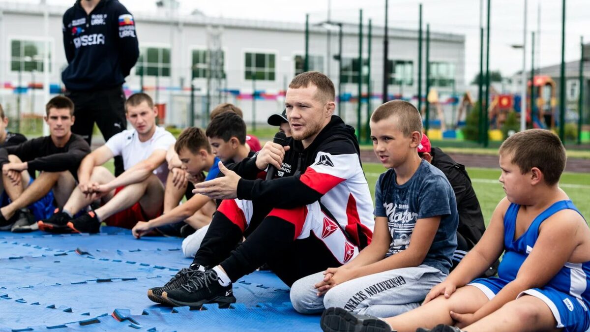 Боец UFC Петр Ян проведет семинар для челябинских спортсменов пресс-службы РМК
