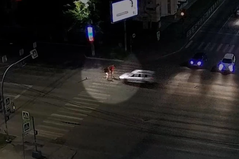 В Челябинске скончался сбитый на пешеходном переходе студент Скриншот: камера «Интерсвязи»
