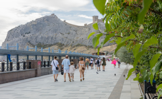 Лидером по турпотоку остается ЮБК, который выбрала для отдыха половина туристов Лидером по турпотоку остается ЮБК, который выбрала для отдыха половина туристов