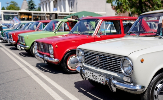 Топ-5 автомобильных брендов по объёму выручки в России Топ-5 автомобильных брендов по объёму выручки в России