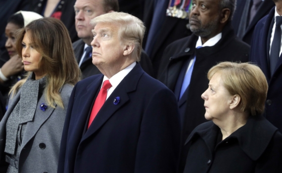 Голый Трамп в золоте: все что нужно знать об уровне дипломатии и современного искусства Европы Голый Трамп в золоте: все что нужно знать об уровне дипломатии и современного искусства Европы